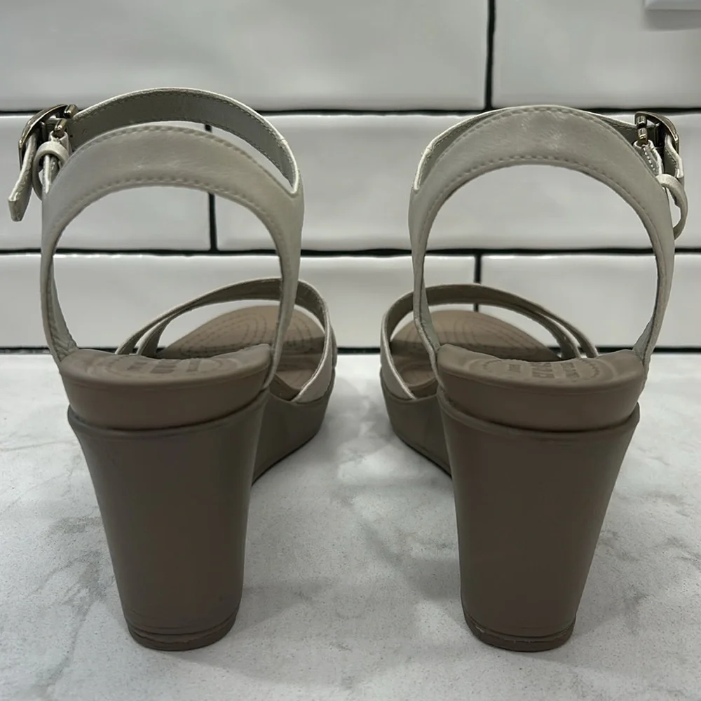 Crocs Womens Leigh II Ankle Strap Wedge Sandals Size 10 Light Beige